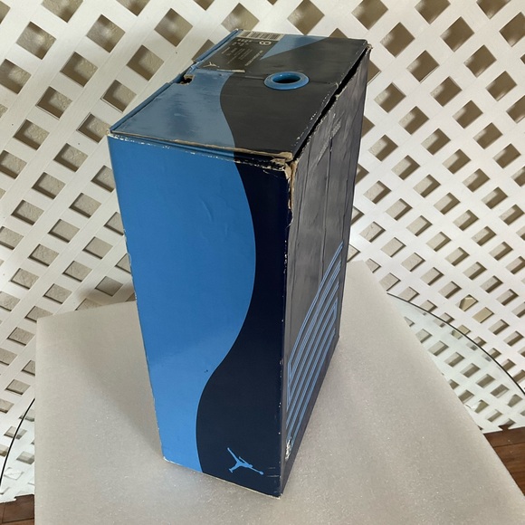 Air Jordan 11 Retro Sneakers - Picture 9 of 16